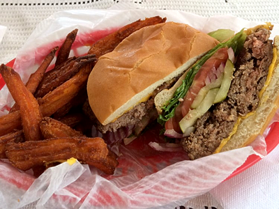 award-winning-burger-local-favorite-the-chattaway-st-petersburg-fl